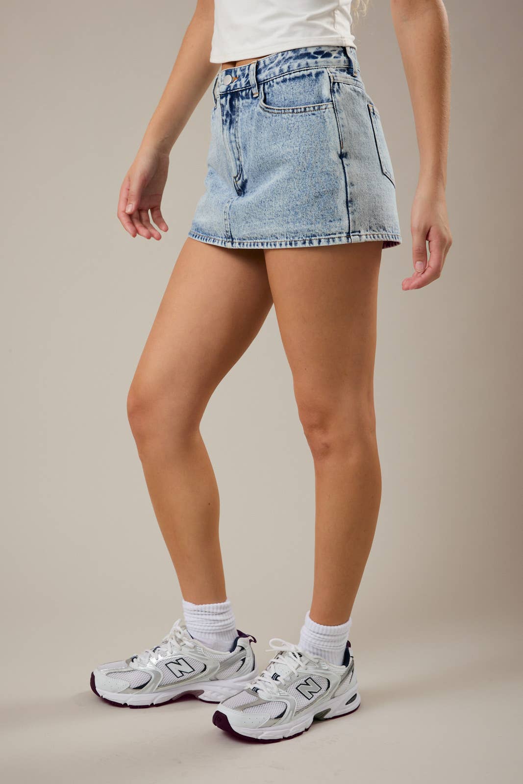 MID WAIST DENIM SKORT