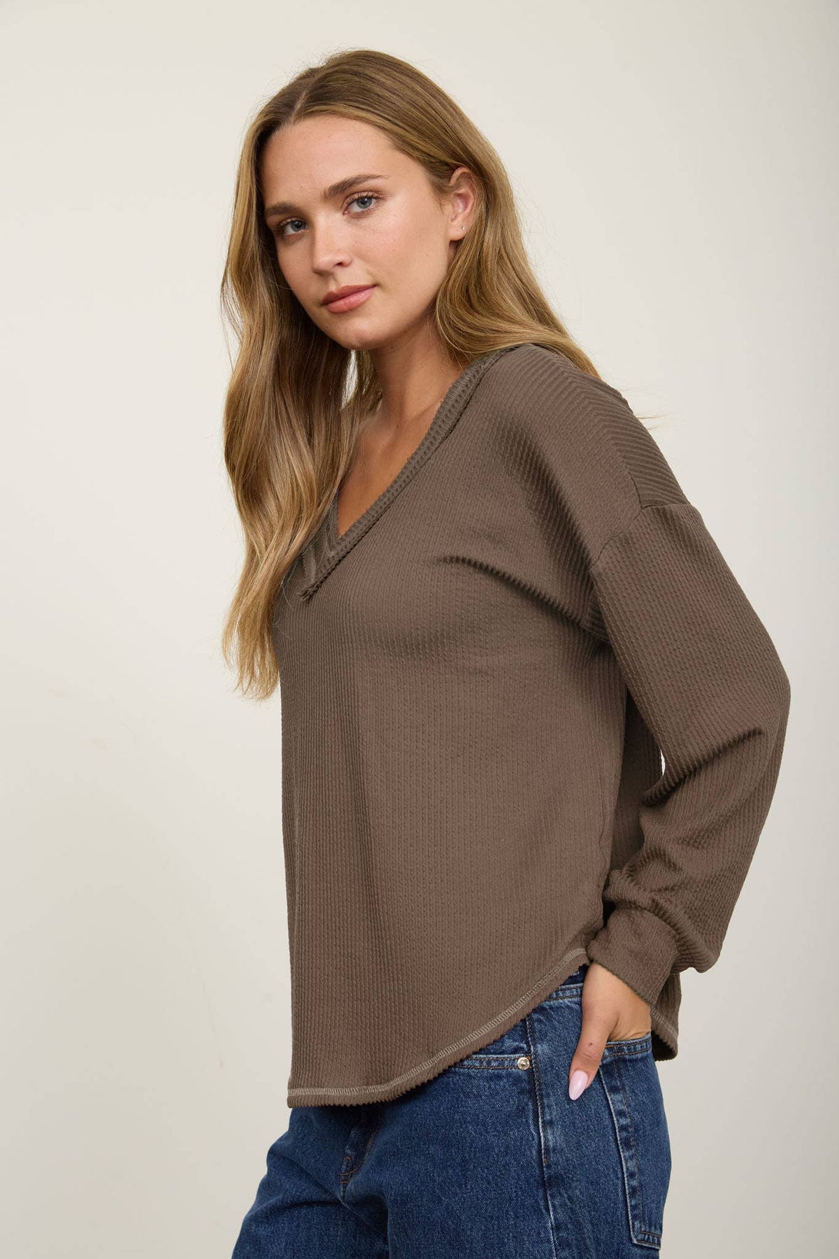 RAW EDGE V-NECK LONG SLEEVE TEXTURED KNIT TOP