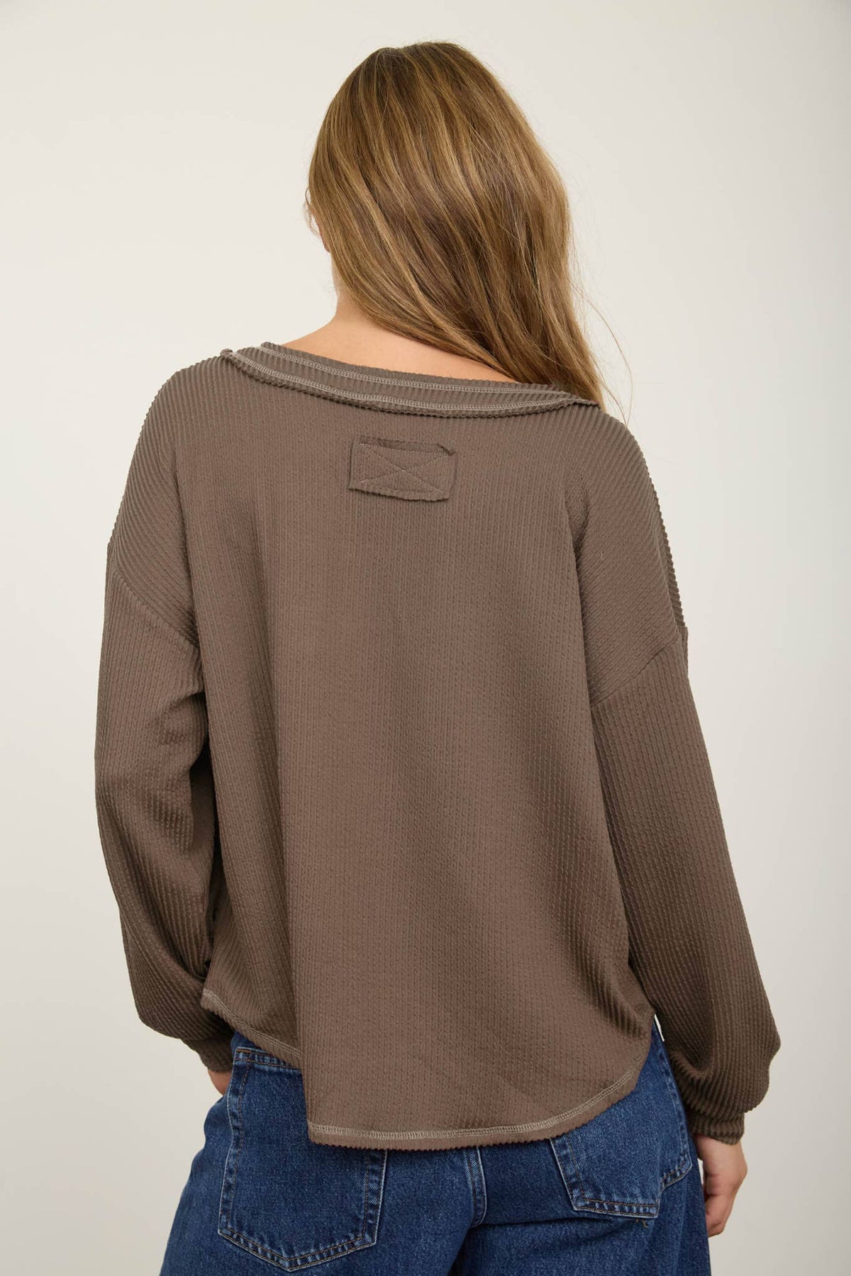 RAW EDGE V-NECK LONG SLEEVE TEXTURED KNIT TOP
