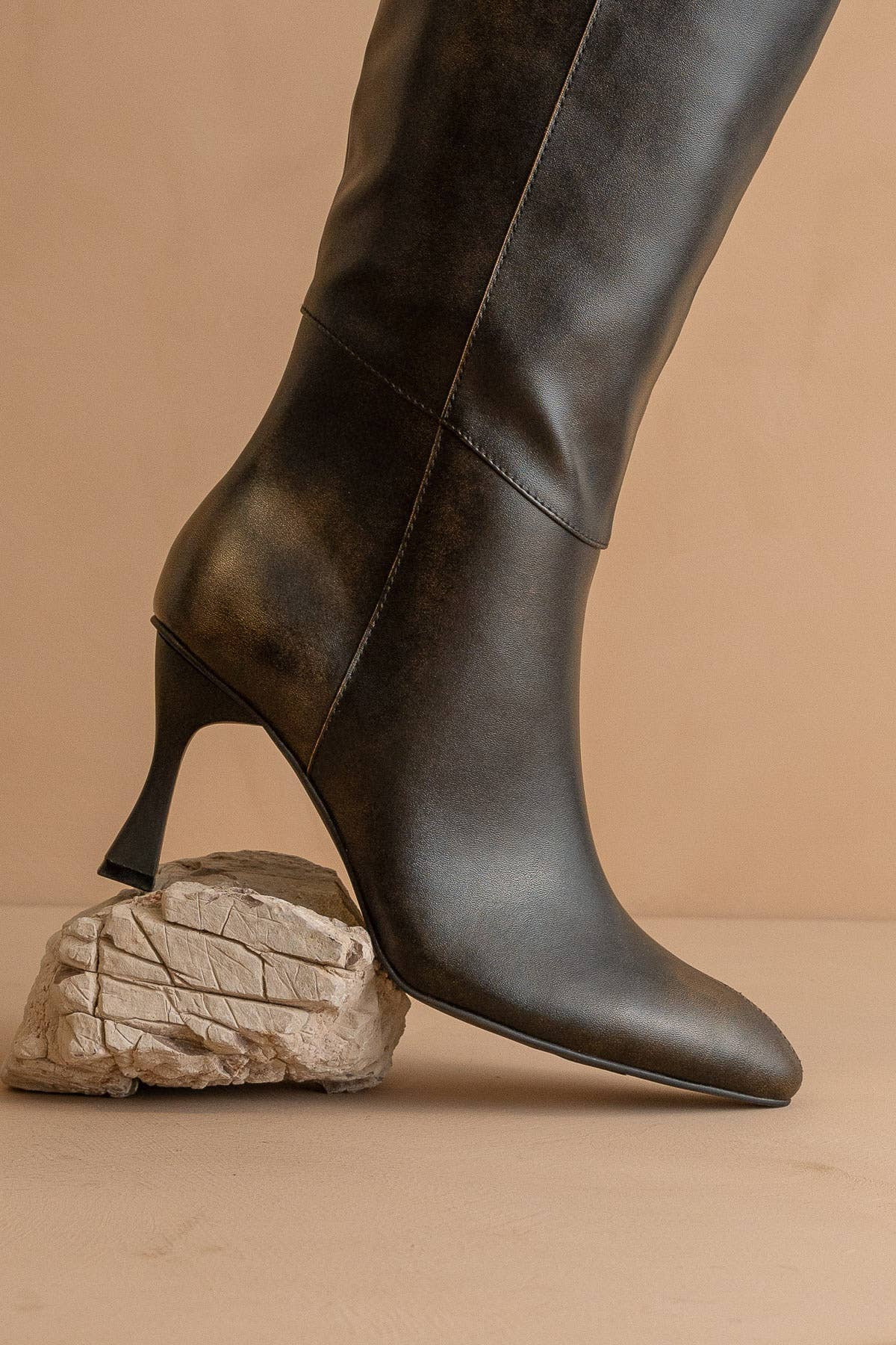 The Lexington | Distress Black Pointed Toe Fall Boot
