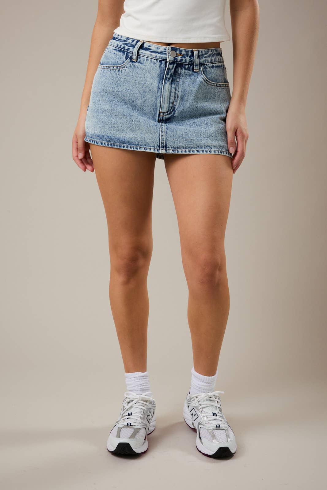 MID WAIST DENIM SKORT