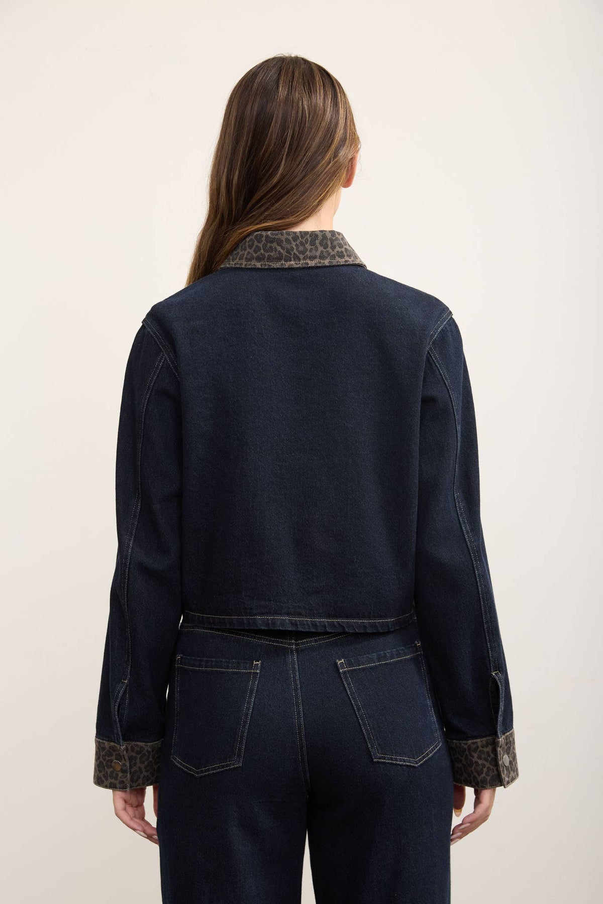 LEOPARD COLLAR CROPPED DENIM SHACKET